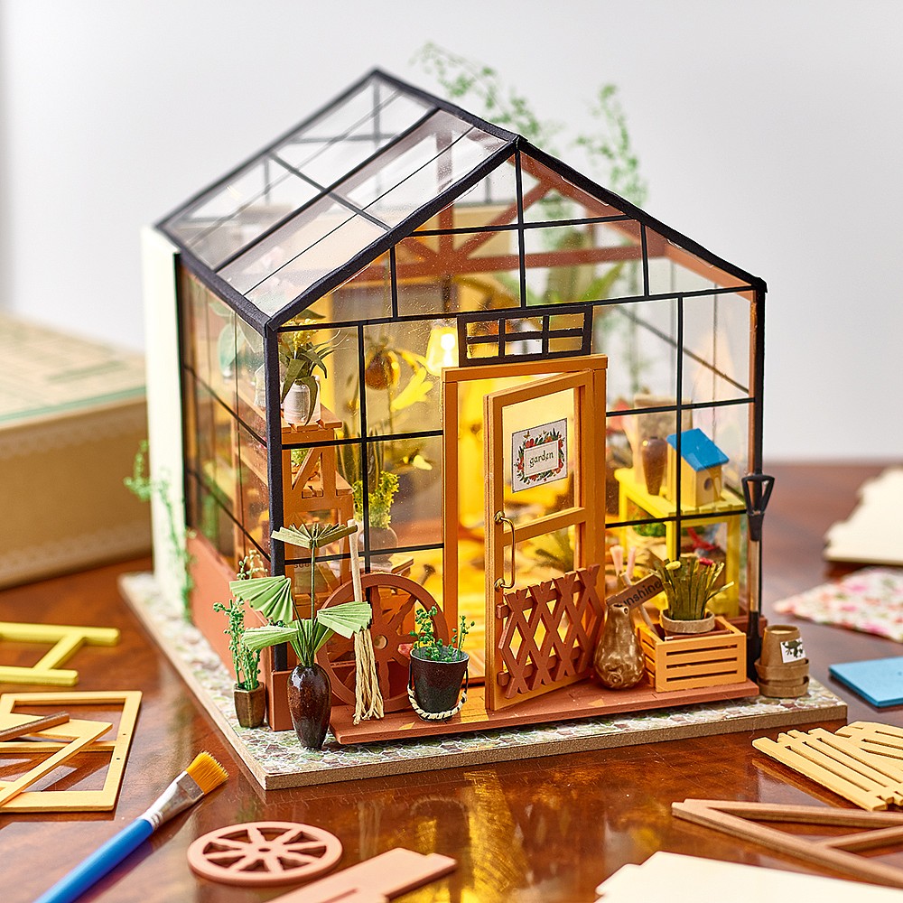 miniature greenhouse model kit
